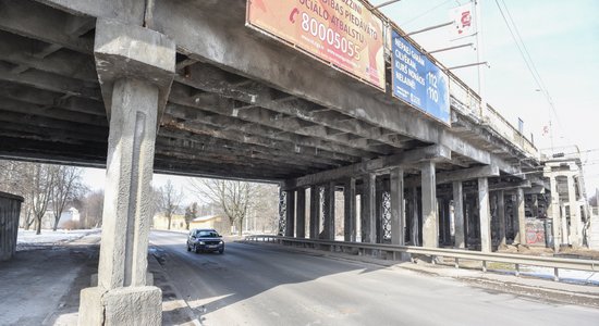 Brasas tilta remonta dēļ slēgs 11. tramvaja maršrutu; cilvēkus pārvadās autobusos