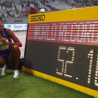 Muhamada ar jaunu pasaules rekordu triumfē 400 metru barjersprintā