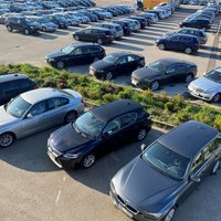 Lietotu auto tirgotājs: 15% no Latvijā pirktajiem auto tiek iegādāti tiešsaistē