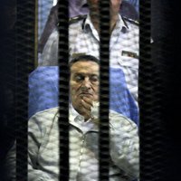 Bijušais Ēģiptes prezidents Mubaraks tiek atkārtoti tiesāts par demonstrantu nāvi