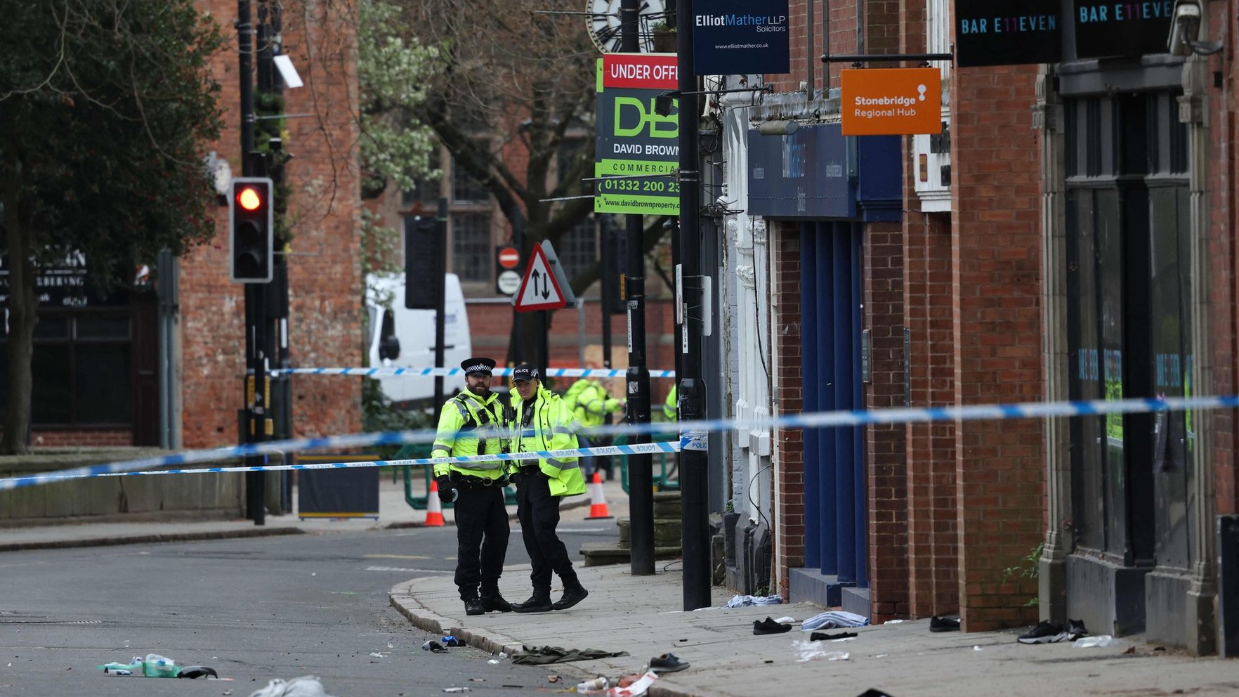 Lielbritānijā auto ietriecies gājējos; septiņi cilvēki smagi ievainoti