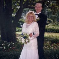 Американская пара поженилась сто раз