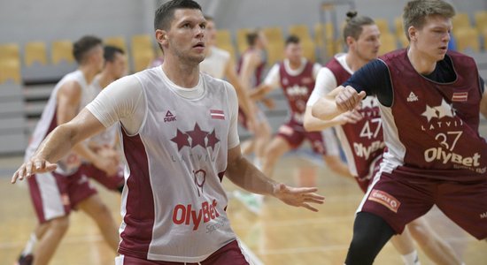 Latvijas vīriešu basketbola izlase pārbaudes spēlē pārspēj Šveici