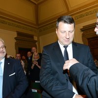 Raimondu Vējoni ievēl par Latvijas Valsts prezidentu (vēsturiskas tiešraides arhīvs)