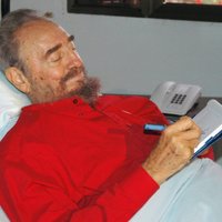 Fidels Kastro cildina brāļa sarokošanos ar Obamu