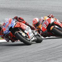 Lorenso pārspēj Markesu un uzvar 'MotoGP' posmu Austrijā