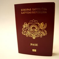 Latvijas pilsonībā uzņem 107 cilvēkus