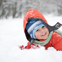 Sīpola princips un citi ieteikumi bērndārznieku apģērba izvēlei gada aukstajā laikā