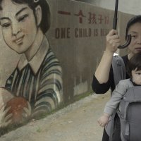 Mazāk bērnu nozīmē laimīgāku dzīvi*. Una Rozenbauma par filmu 'Dzimusi Ķīnā'