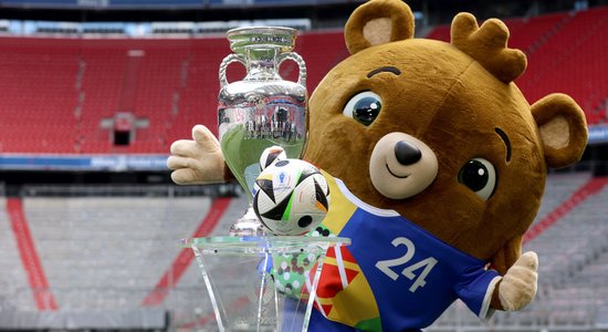 24 komandas, 51 spēle: Vācijā sākas mēnesi ilgie Eiropas futbola svētki