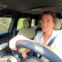 Video: Emīls Kaupers izmēģina modernizēto 'Mini' automobili