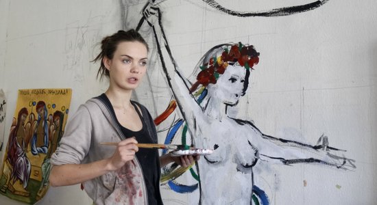 Parīzē pašnāvību izdarījusi 'Femen' dibinātāja