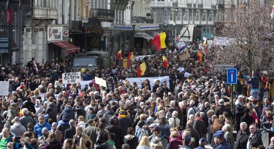 Foto: Briselē tūkstošiem cilvēku protestē pret džihādistu vardarbību