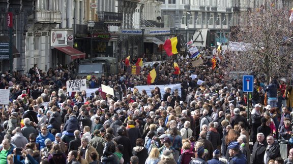 Briselē tūkstošiem cilvēku protestē pret džihādistu vardarbību - 3