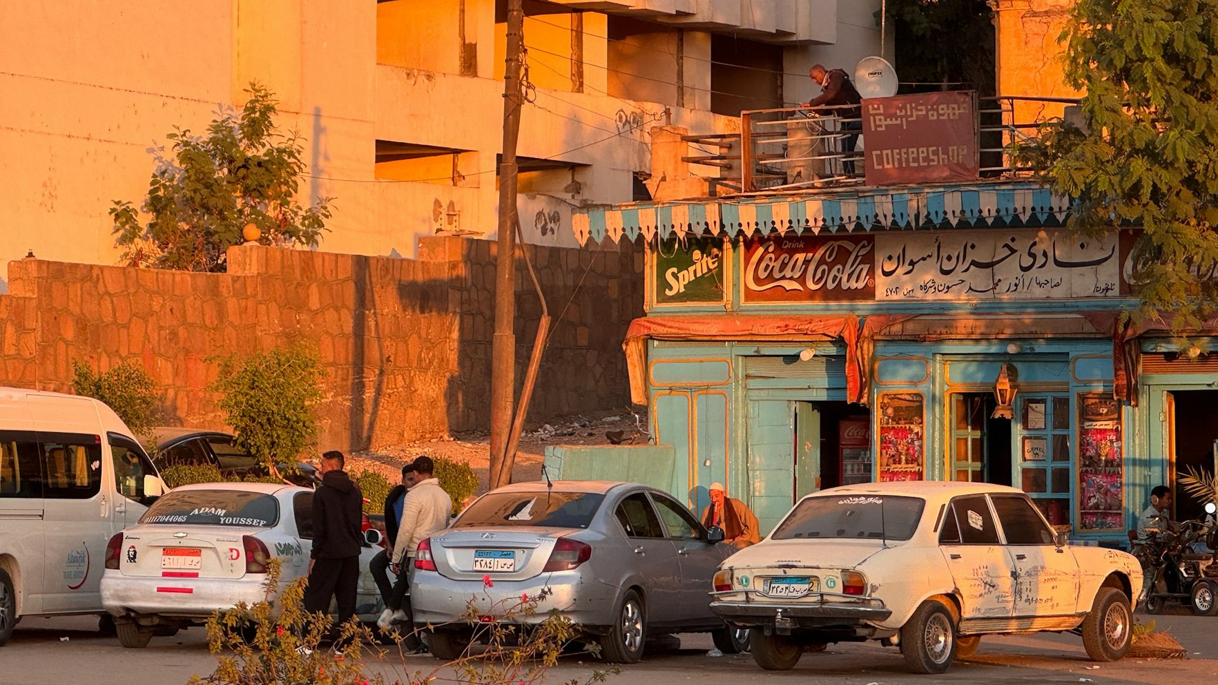 Īsāks veikalu darba laiks, jāstrādā no mājām. Ēģipte pastiprina enerģijas ierobežojumus