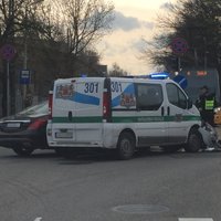 Policijas 'busiņš' nesadala ceļu ar Mercedes-Benz