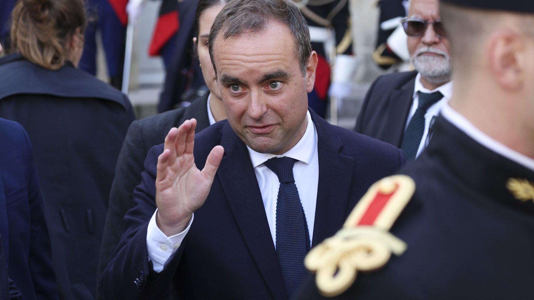Lekornī ierosina pagaidām apturēt pretrunīgi vērtēto pensiju reformu