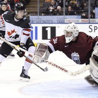 Latvijas U-20 hokeja izlasei cienīgs sākums, bet desmit ielaisti vārti pret Kanādu