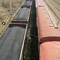 Uz Latvijas ostām pa dzelzceļu ved neplānoti daudz ogļu kravu