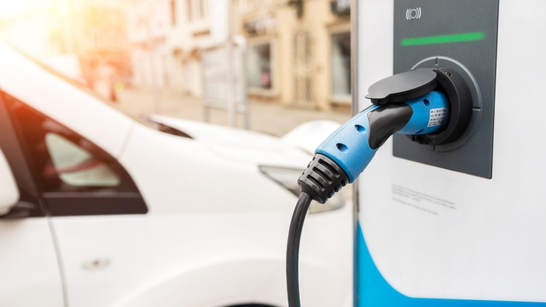 Baumas par elektroauto nāvi ir stipri pārspīlētas: ko rāda skaitļi