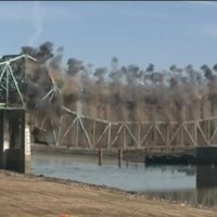 Video: ASV uzspridzina vecu tiltu