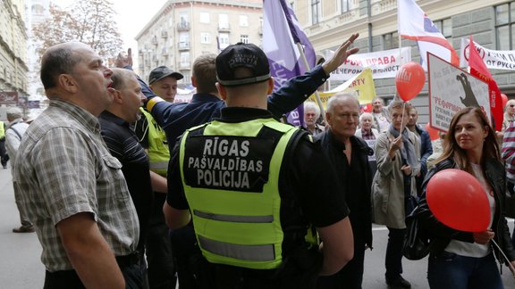  Krievu skolu aizstāvju protests  - 17