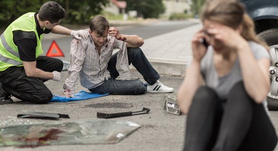 Vairāk nekā puse autovadītāju nav gatavi sniegt pirmo palīdzību