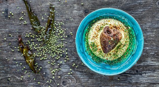 Kukurūzas polenta ar zaļajiem pipariem un liellopa gaļu