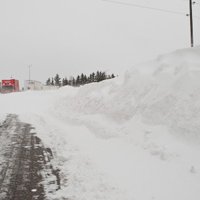 Sniegputeņa dēļ bez elektrības palikuši desmitiem tūkstoši somu