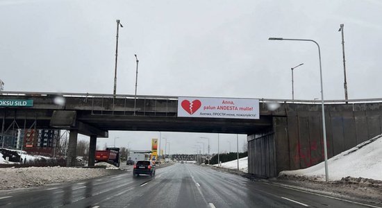 ФОТО: Что он натворил? В Таллине появились плакаты с разбитым сердцем и извинениями для Анечки
