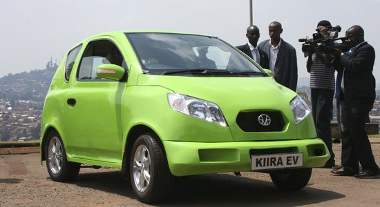 Uganda piegādās elektromobiļus sankciju nomocītajam Krievijas auto tirgum