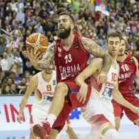Basketbola grandu duelī Serbija apspēlē Spāniju