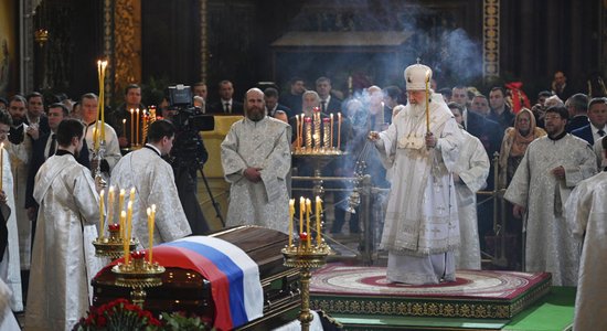 Юрия Лужкова похоронили на Новодевичьем кладбище