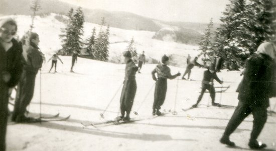 Zudušo laiku burvība: Ogrē apskatāms gandrīz simts gadus vecs slēpošanas inventārs un fotogrāfijas