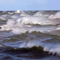 Трагедия в Охотском море: возобновился поиск пропавших рыбаков, среди которых есть и латвиец