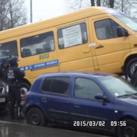 Foto: Rīgas ielās cīņa ar nelegālajiem pasažieru pārvadātājiem turpinās