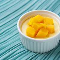 Kokosriekstu piena un laima krēms ar mango