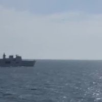 Video: Krievijas iznīcinātāji Baltijas jūrā pārlido pār NATO karakuģiem