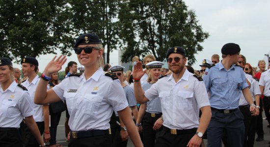 Fotoreportāža: 'The Tall Ships Races 2013' regates dalībnieku parāde Rīgas ielās