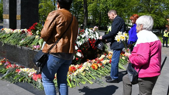 Ziedu nolikšana pie mūžīgās uguns Daugavpilī 9.05.2023. - 15