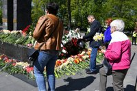 9. maija svinētāju visvairāk Salaspilī un Dubrovina parkā Daugavpilī; situācija samērā mierīga