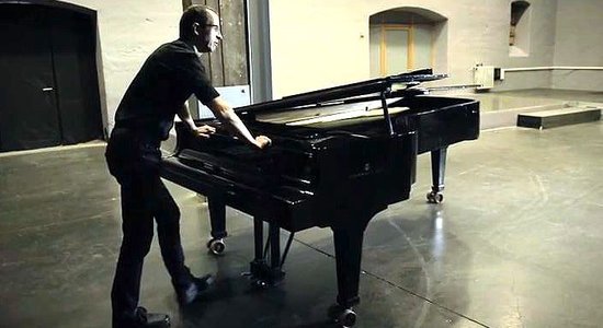 Spīķeros sagatavota koncertizrāde 'Pianista darbistabā'