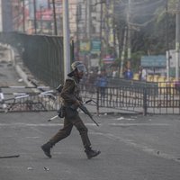 Protesti Indijā: uz valsts ziemeļaustrumiem nosūtīti bruņotie spēki