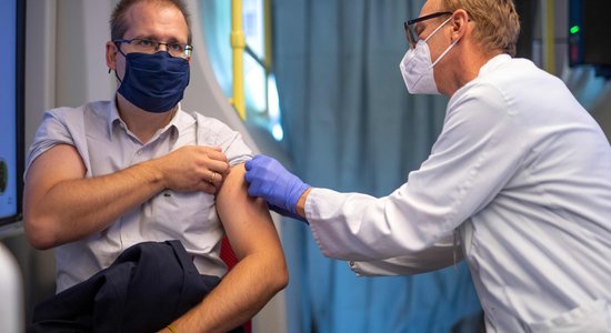 Прививку от Covid-19 готовы делать меньше половины латвийцев
