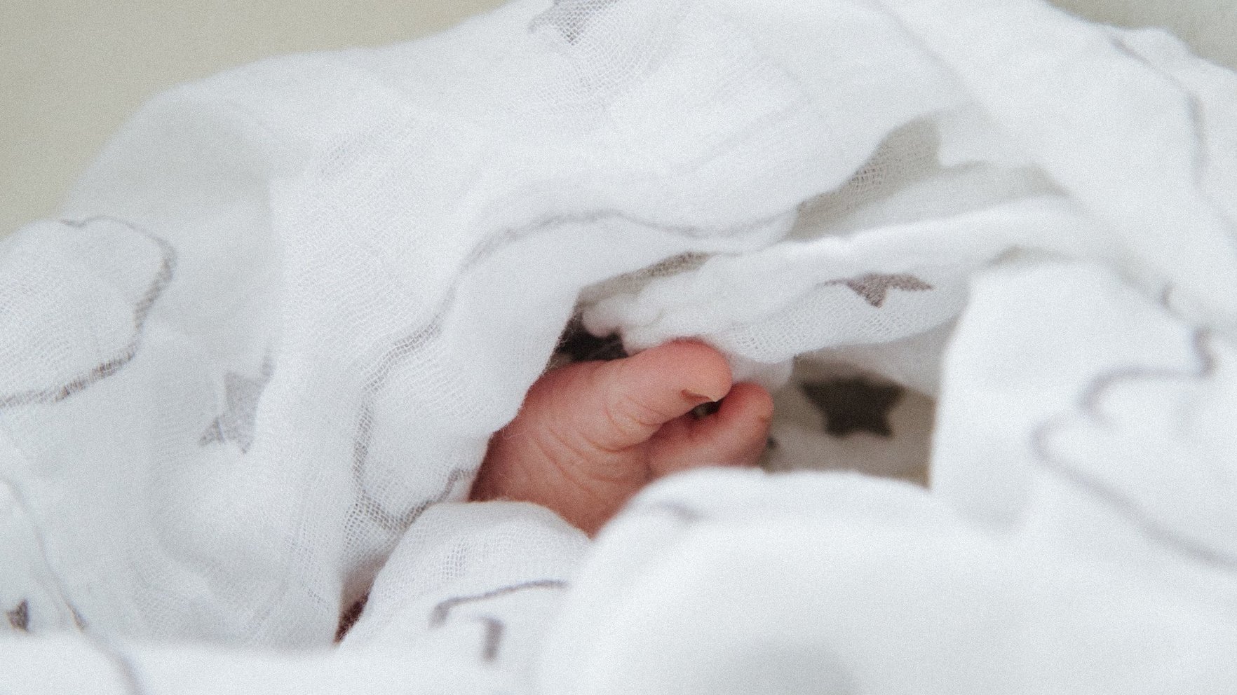 Latvijā pieaug respiratori sincitiālā vīrusa izplatība, kas īpaši apdraud zīdaiņus