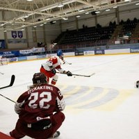 Latvijas U-18 hokeja izlase zaudē arī olimpiskajiem sportistiem no Krievijas