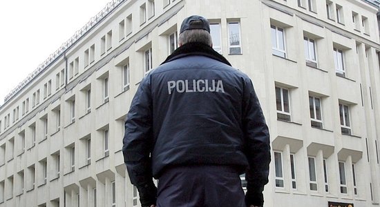 Vāc parakstus par izdienas pensiju noteikšanu pašvaldības policistiem