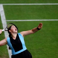 Ostapenko sarežģītā mačā pirmo reizi pieveic Venusu Viljamsu