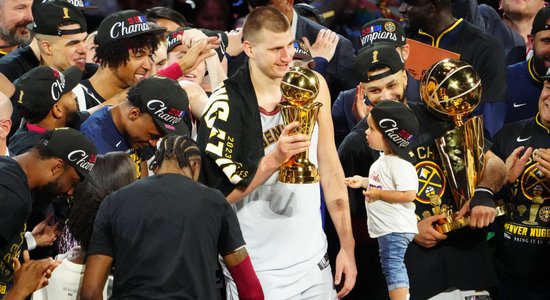 'Triple double' meistars Jokičs ieraksta savu vārdu NBA vēsturē