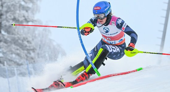 Šifrina uzvar pirmajās Pasaules kausa slaloma sacensībās